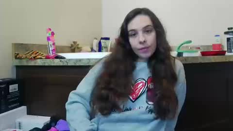 Snapshot of miss_sunshine01 chatting on 10.18.25 Bella online show from 10.18.25