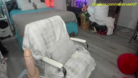 Trixie007 online show from 11.13.25