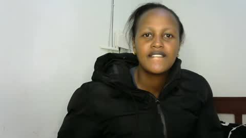 Snapshot of miss_vall chatting on 12.12.24 miss_vall online show from 12.12.24