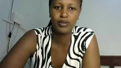 Snapshot of miss_vall chatting on 12.30.24 miss_vall online show from 12.30.24