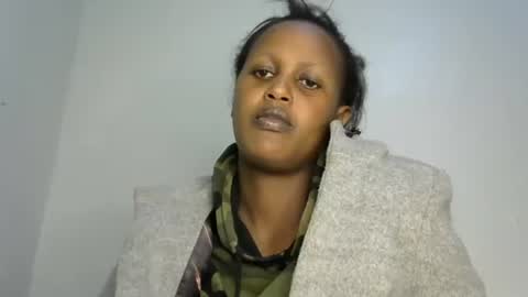 Snapshot of miss_vall chatting on 01.28.25 miss_vall online show from 01.28.25