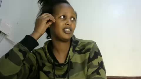 Snapshot of miss_vall chatting on 01.29.25 miss_vall online show from 01.29.25