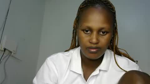 Snapshot of miss_vall chatting on 01.31.25 miss_vall online show from 01.31.25