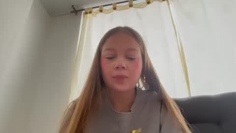 Snapshot of missalannahmm chatting on 06.19.26 Alannah online show from 06.19.26