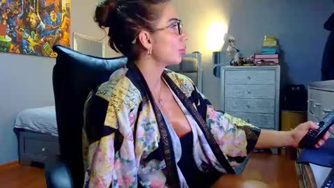 Alesyamuscledoll online show from 05.05.26