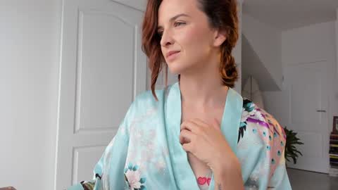 Alexandra Thorn online show from 03.06.26