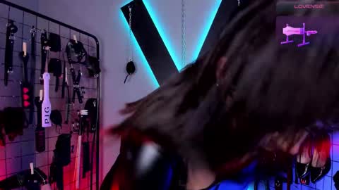 Snapshot of missalix_miah_bdsm chatting on 11.24.25 Miss Alix and Mia Slave online show from 11.24.25