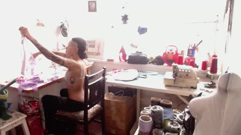 Anarkitten  online show from 02.26.25