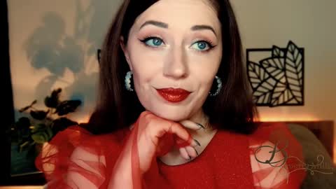 Snapshot of missbeverlymills chatting on 12.08.24 The divine Beverly online show from 12.08.24