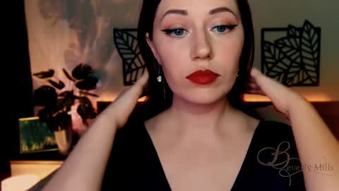 Snapshot of missbeverlymills chatting on 12.13.24 The divine Beverly online show from 12.13.24