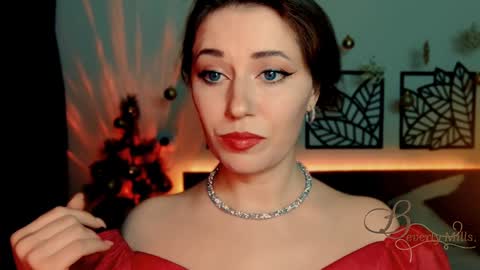 Snapshot of missbeverlymills chatting on 01.04.25 The divine Beverly online show from 01.04.25