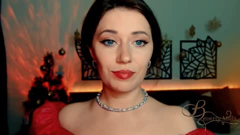 Snapshot of missbeverlymills chatting on 01.04.25 The divine Beverly online show from 01.04.25