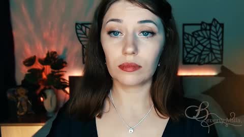 Snapshot of missbeverlymills chatting on 01.25.25 The divine Beverly online show from 01.25.25