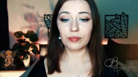 Snapshot of missbeverlymills chatting on 02.10.25 The divine Beverly online show from 02.10.25