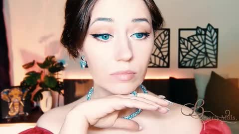 Snapshot of missbeverlymills chatting on 03.05.25 The divine Beverly online show from 03.05.25