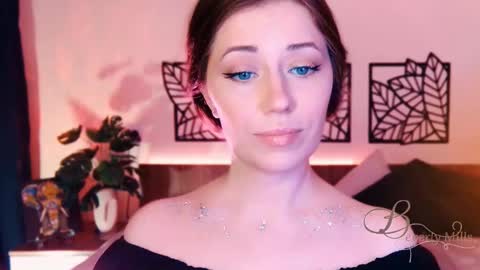 Snapshot of missbeverlymills chatting on 03.08.25 The divine Beverly online show from 03.08.25