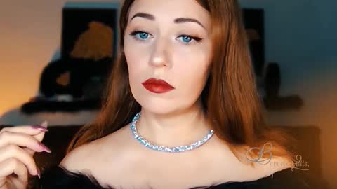 Snapshot of missbeverlymills chatting on 10.12.25 The divine Beverly online show from 10.12.25