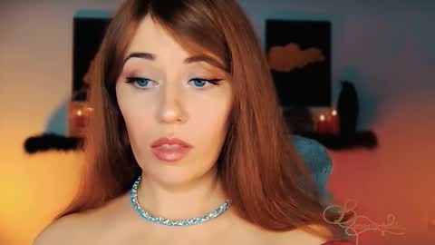 Snapshot of missbeverlymills chatting on 11.08.25 The divine Beverly online show from 11.08.25