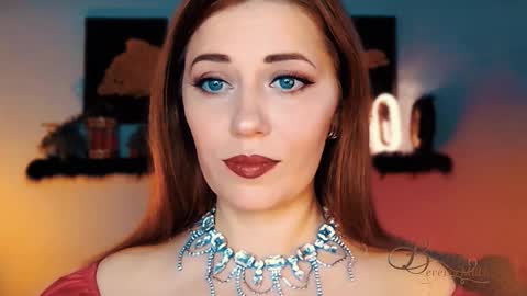 Snapshot of missbeverlymills chatting on 11.27.25 The divine Beverly online show from 11.27.25