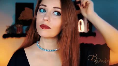 Snapshot of missbeverlymills chatting on 11.28.25 The divine Beverly online show from 11.28.25