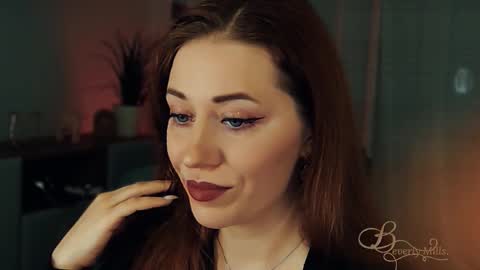 Snapshot of missbeverlymills chatting on 01.11.26 The divine Beverly online show from 01.11.26