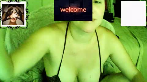 Snapshot of missbiny chatting on 01.12.26 Avamlash online show from 01.12.26