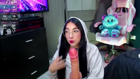 Snapshot of misscamilaf chatting on 11.26.25 Camila Flores online show from 11.26.25