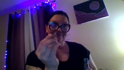 Snapshot of misscannasmokes chatting on 02.14.26 MissCannaSmokes online show from 02.14.26