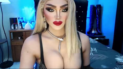 Snapshot of misschannel4sub chatting on 01.19.25 PRIESTESS CHANNEL online show from 01.19.25