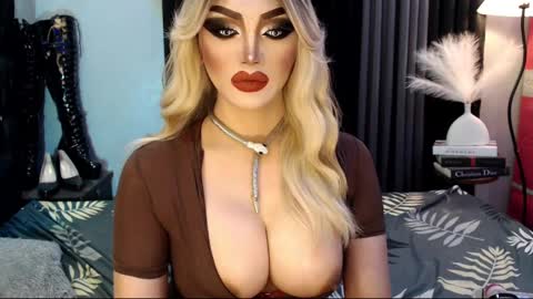 Snapshot of misschannel4sub chatting on 03.10.25 PRIESTESS CHANNEL online show from 03.10.25