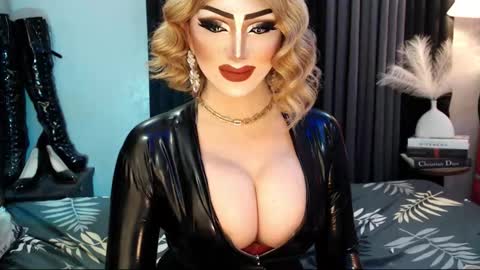 Snapshot of misschannel4sub chatting on 09.18.25 PRIESTESS CHANNEL online show from 09.18.25