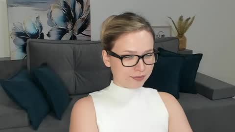 Miss Darina Ross online show from 01.13.25