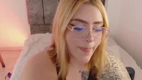 Snapshot of missevans_ chatting on 03.31.26 missevans_ online show from 03.31.26