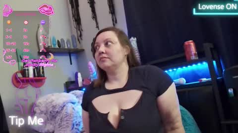 Snapshot of missfoxe12 chatting on 11.30.25 missfoxe12 online show from 11.30.25