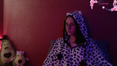 Victoria online show from 02.21.25