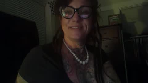 Snapshot of misshoneybadger333 chatting on 11.15.25 misshoneybadger333 online show from 11.15.25