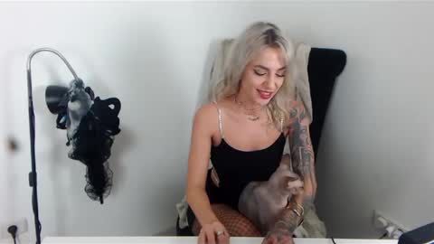 Snapshot of missjenny7 chatting on 12.18.24 MissJenny7 online show from 12.18.24