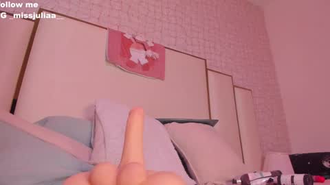 Snapshot of missjuliaa_ chatting on 12.12.24 A N N Y online show from 12.12.24