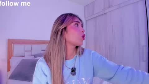 Snapshot of missjuliaa_ chatting on 10.18.25 A N N Y online show from 10.18.25