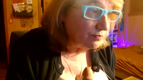 MissKittyFox online show from 04.14.26