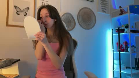 Snapshot of misslalii chatting on 03.19.26 misslalii online show from 03.19.26