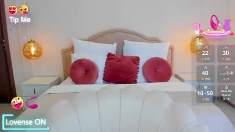 Snapshot of misslou_ chatting on 03.17.26 Lou online show from 03.17.26