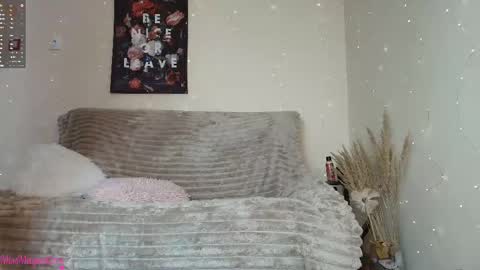 Snapshot of missmagnetizm chatting on 11.24.25 Vi online show from 11.24.25