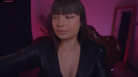 Snapshot of missmerciless chatting on 02.11.25 LUXXANDRA online show from 02.11.25