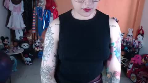 Snapshot of missmia2 chatting on 06.14.26 Miss Mia online show from 06.14.26