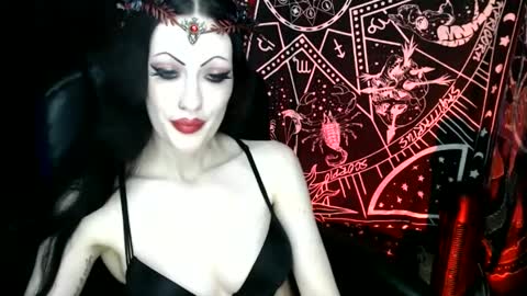 MissMoonDoll online show from 01.06.25