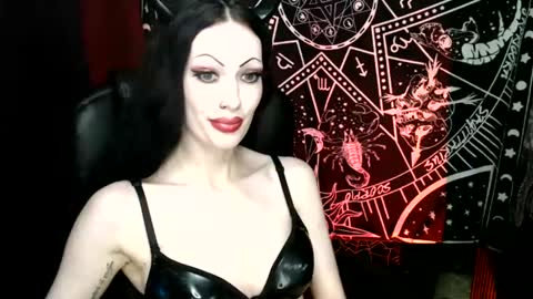 MissMoonDoll online show from 02.02.25