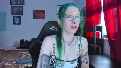 Snapshot of missnikkivill chatting on 05.27.26 Mistress Nikki Vill online show from 05.27.26