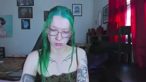 Snapshot of missnikkivill chatting on 05.29.26 Mistress Nikki Vill online show from 05.29.26