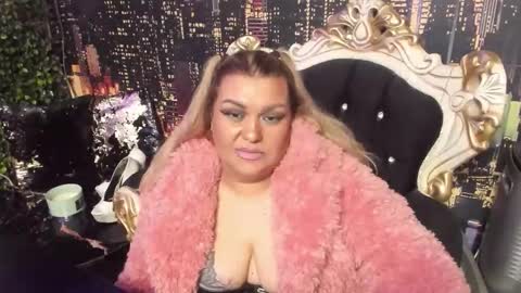 Snapshot of missqueent chatting on 11.04.25 QueenT online show from 11.04.25